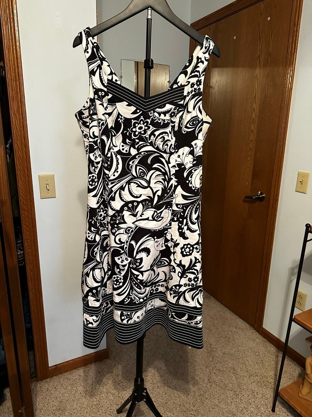 AGB Black and White Paisley Floral Sun Dress Sleeveless Scoop Neck S14